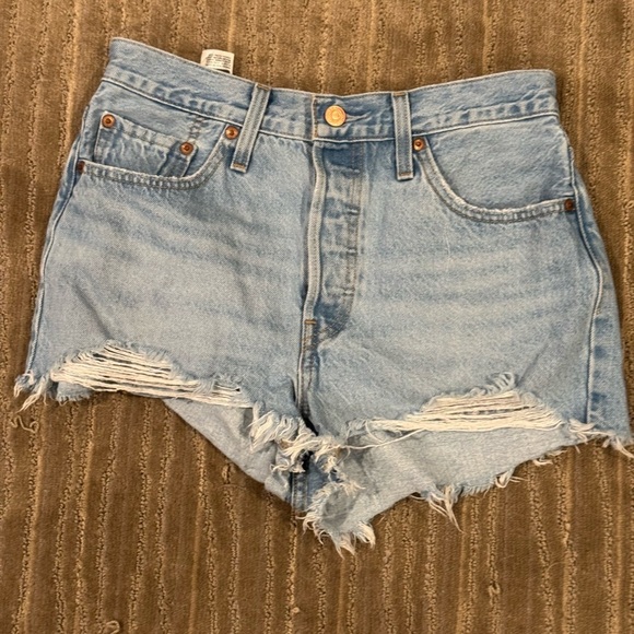 Levi’s Size 28 Denim Distressed Mini Women Shorts - Picture 2 of 9